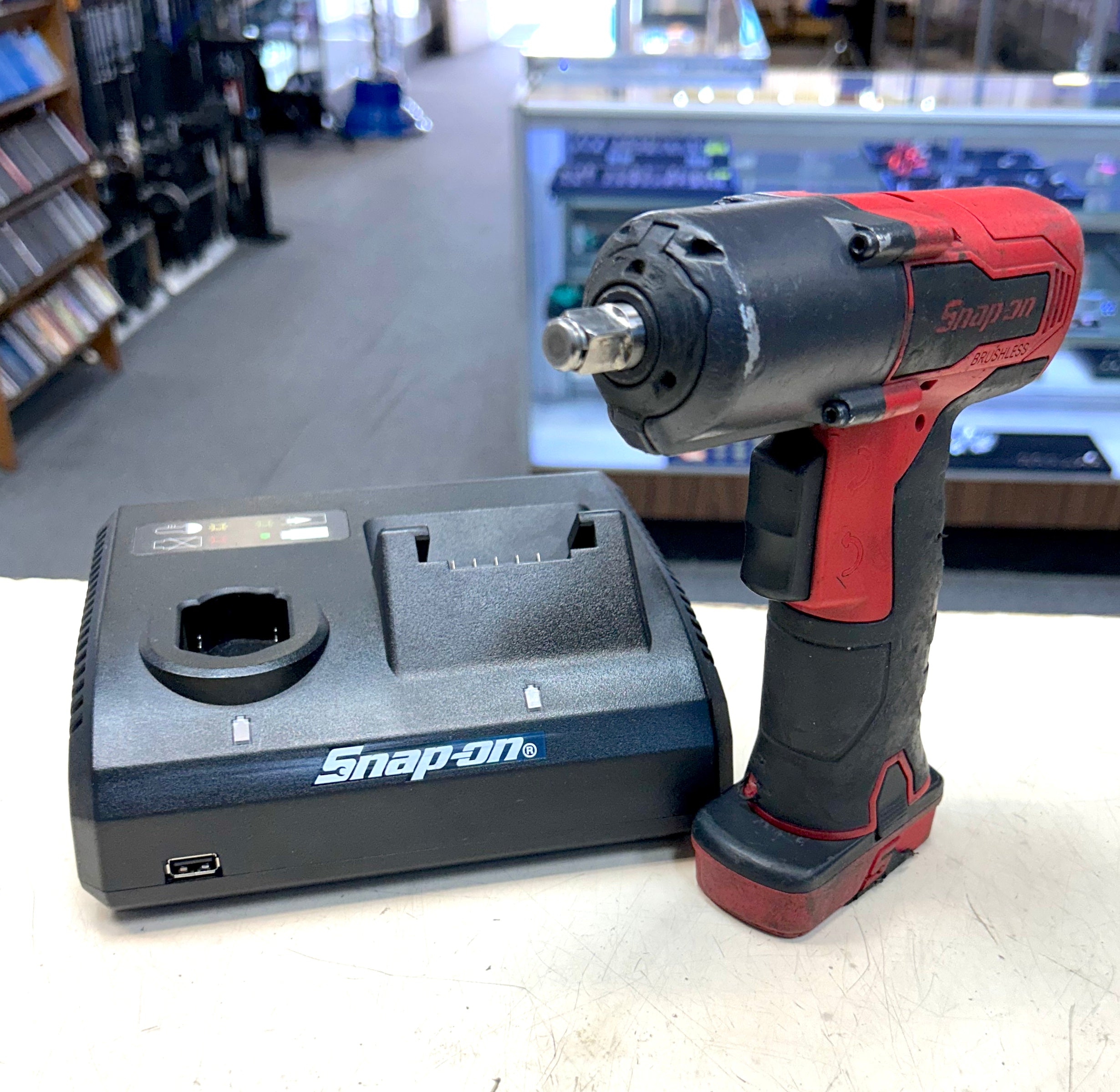 Snap-on 14.4V Cordless 3/8” Impact Wrench Kit