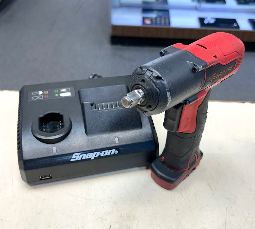 Snap-on 14.4V Cordless 3/8” Impact Wrench Kit
