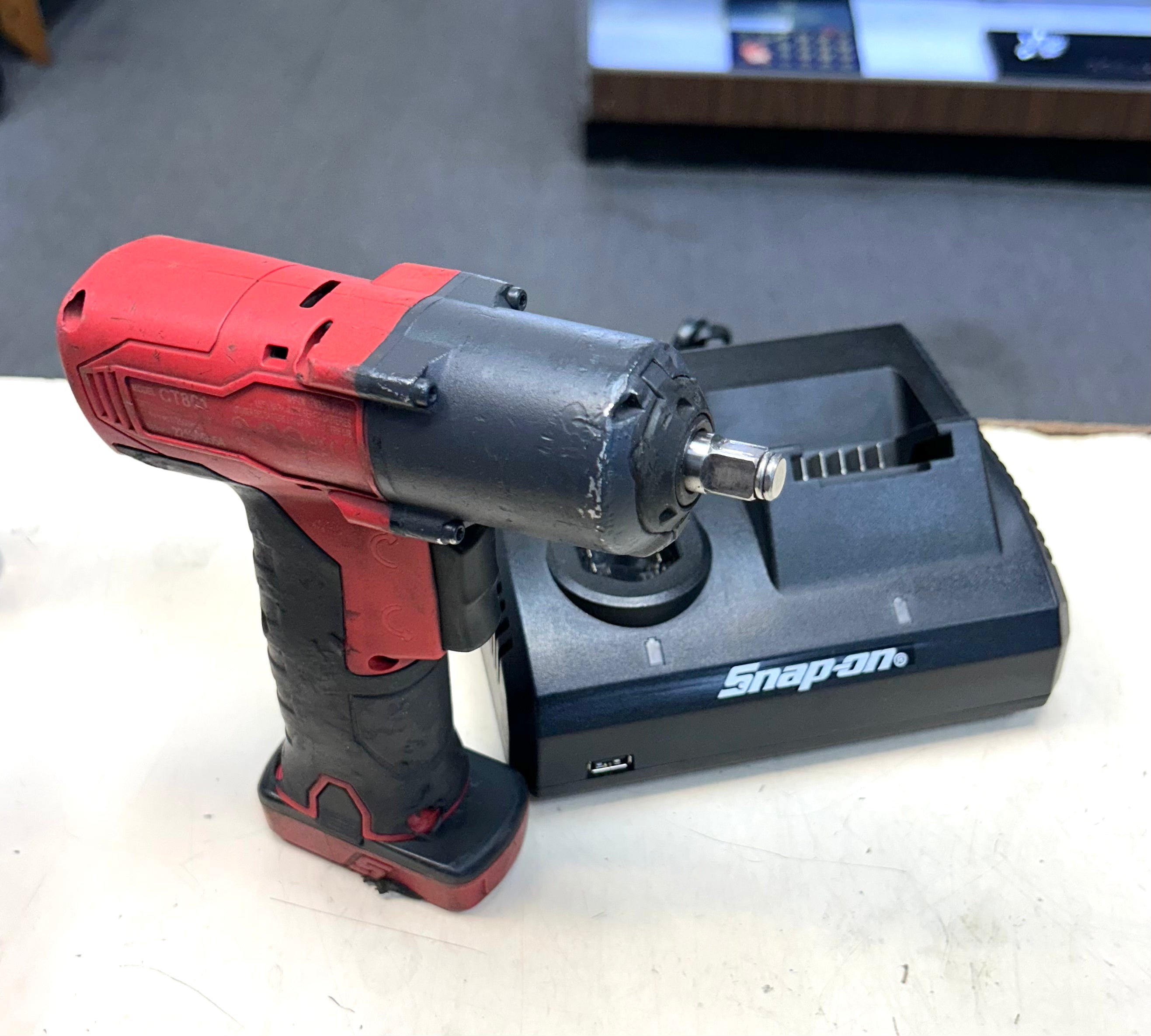 Snap-on 14.4V Cordless 3/8” Impact Wrench Kit