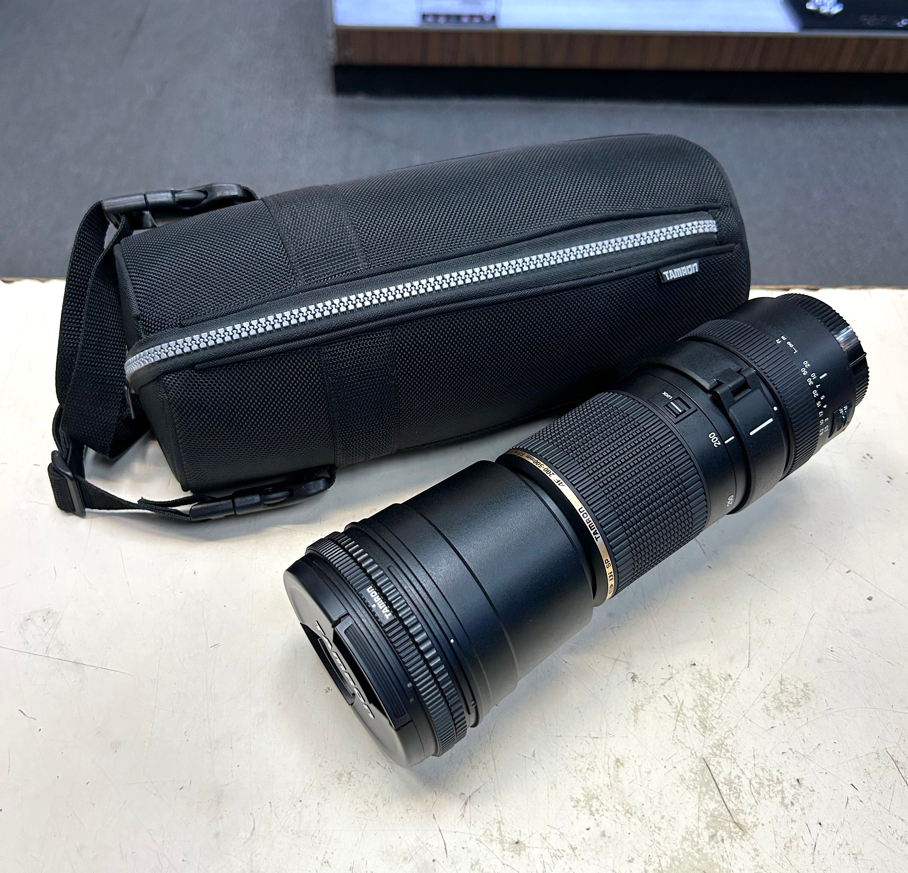 Tamron SP AF 200-500mm f/5-6.3 Di LD IF Telephoto Zoom Lens w/ Tripod Collar & Case