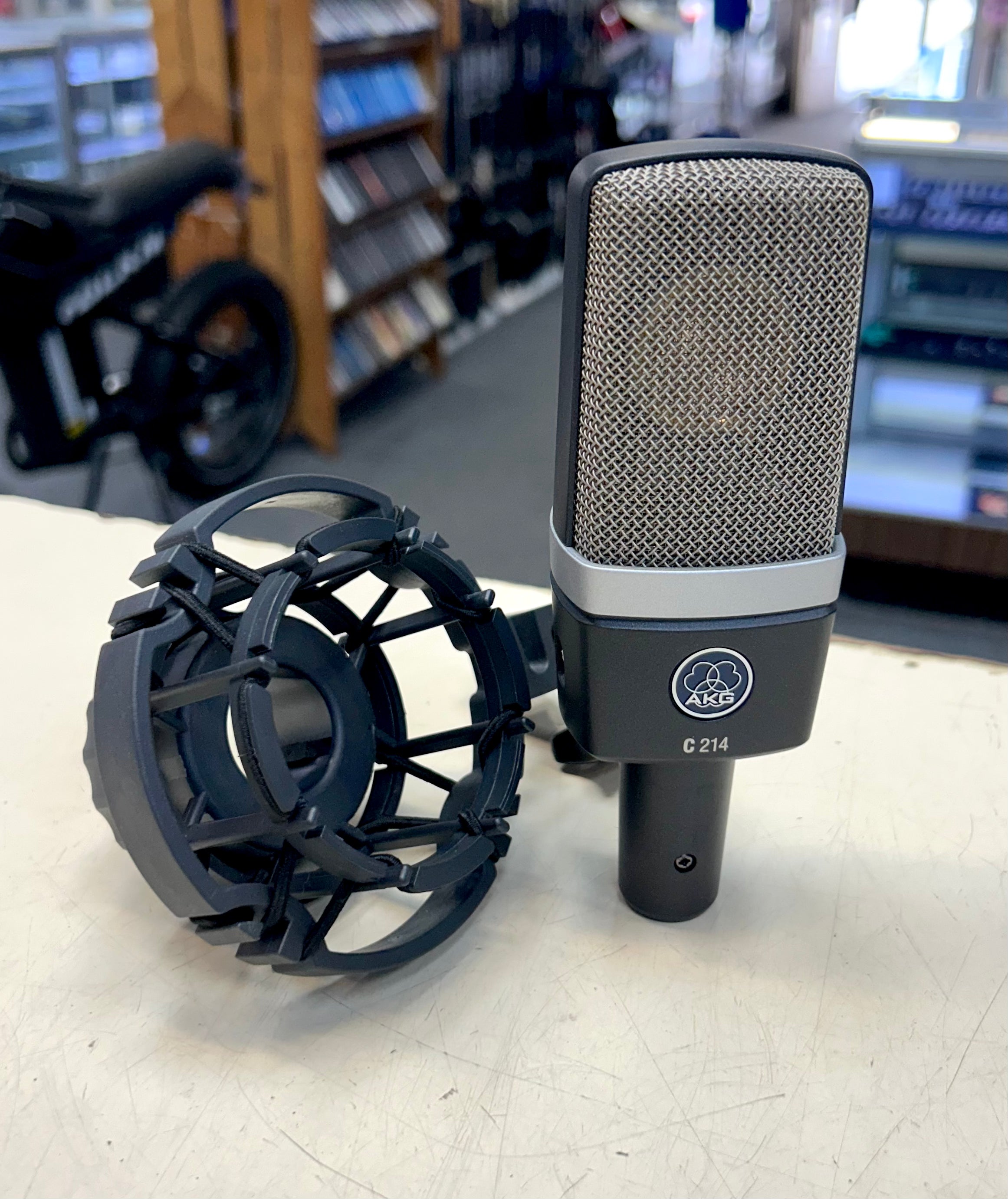AKG C214 Large-Diaphragm Condenser Microphone w/ Shock Mount AKG C214 Large-Diaphragm Condenser Microphone w/ Shock Mount