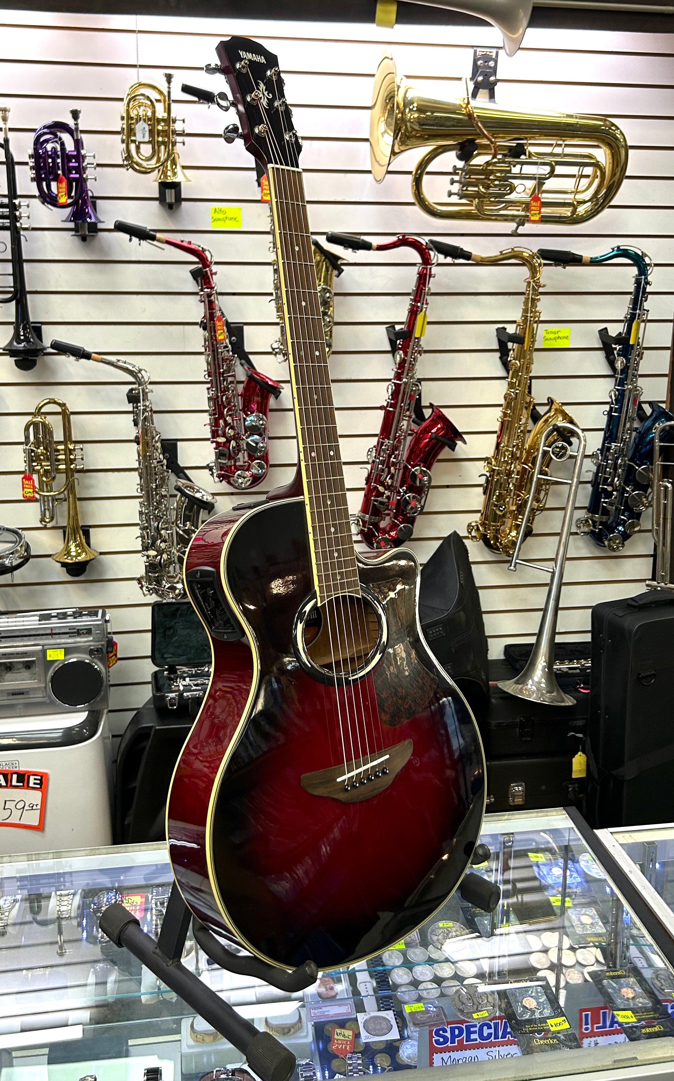 Yamaha APX500III Acoustic Electric Guitar – Thin-Body Cutaway – Red Burst